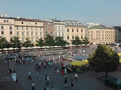 Η πλατεία κεντρικής αγοράς, απο το μπαλκόνι του κτηρίου της κεντρικής αγοράς