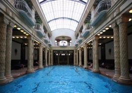 effervescent swimming pool in Gellért Bath
