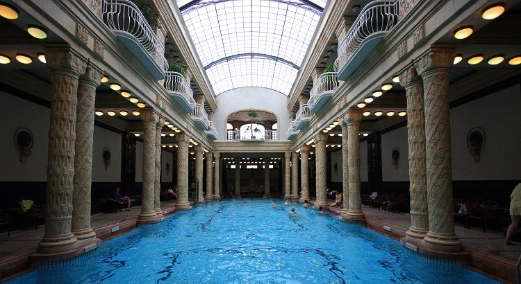 effervescent swimming pool in Gellért Bath